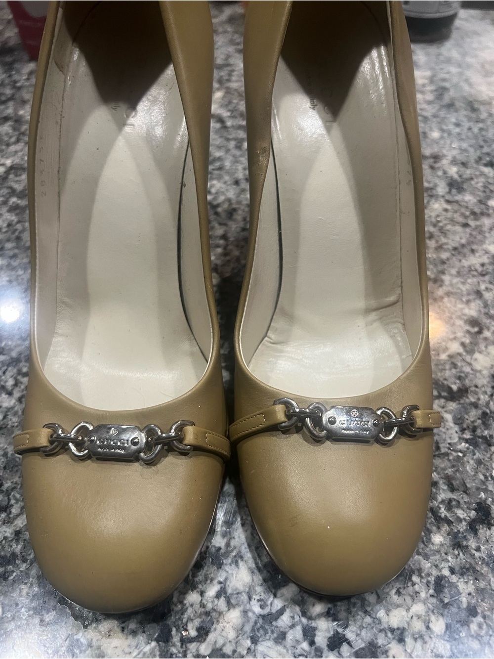 Gucci Beige Leather Chain-Accent Pumps 37 1/2 37.5